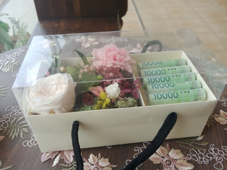  속초 꽃집 카페/ 띠앗, 어버이날 카네이션 용돈박스 샀어요!