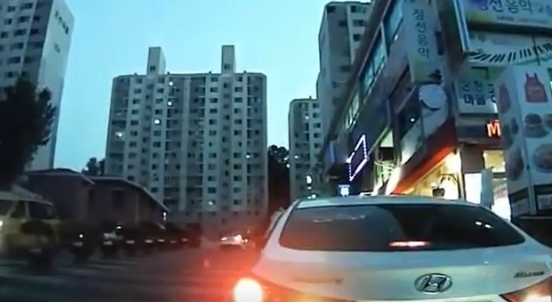  후진중 가벼운 접촉사고......대법 "조치 안하면 처벌"