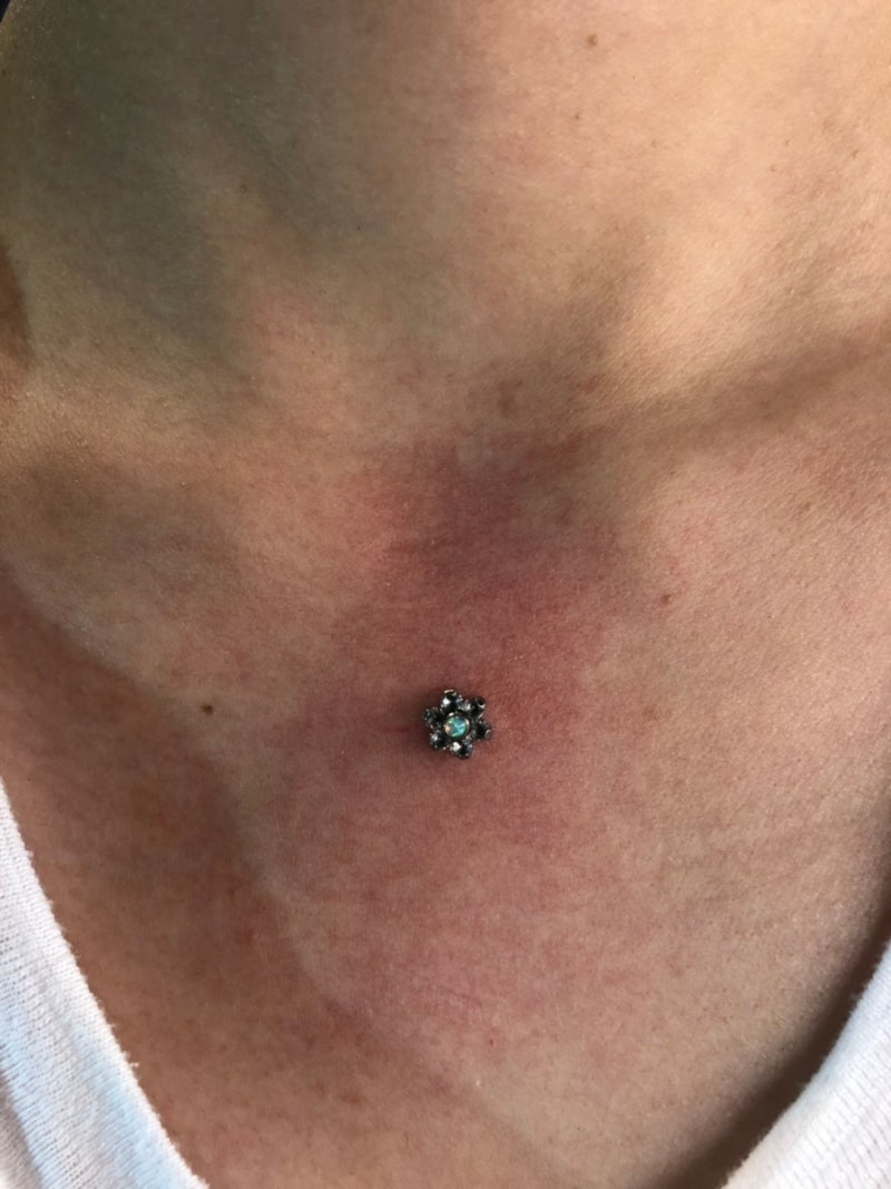 부산 피어싱 서면/남포동 피어싱] 가슴 더멀 피어싱 (흉골 피어싱) : 네이버 블로그, image size:800x1067