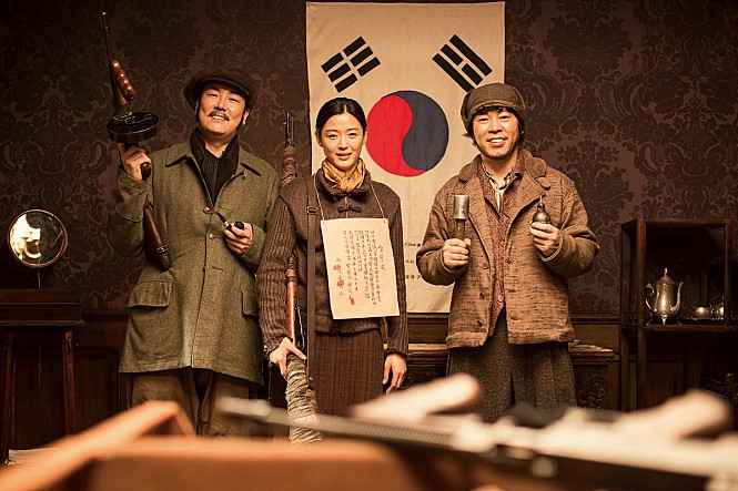  암살 최동훈 감독 전지현 이정재 하정우 폼생폼사 캐릭터가 활기를 불어넣은