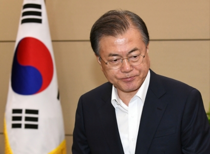 문재인정부의 집권이래 좌충우돌 국정 최악상황 문재인정부의 집권이래 좌충우돌 국정 최악상황