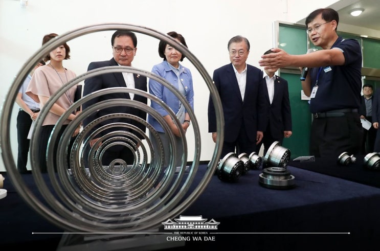  <도약의 기회로> 일본 독점 로봇용 감속기, 국내최초 개발 SBB테크 방문한 문재인 대통령