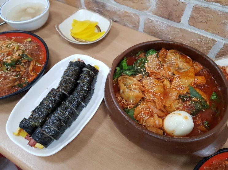  군산 매운잡채 공설시장 소문난분식 : 놀토 혜리 먹방보고 찾아갔지