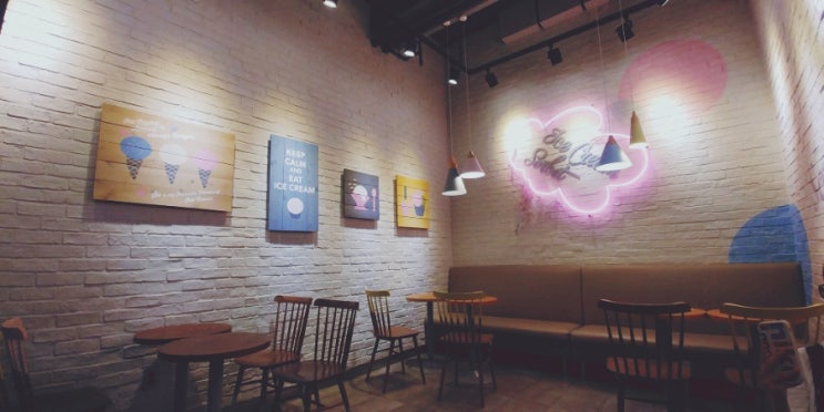 야당역 베스킨라빈스 인테리어가 예뻐서 찰칵 야당역 베스킨라빈스 인테리어가 예뻐서 찰칵