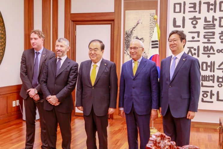  문희상 국회의장과 함께 이탈리아 의원들을 맞이하였습니다!