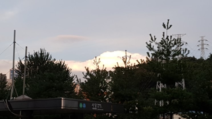 2019.08.08 오후풍경. 사당역 달과 구름
