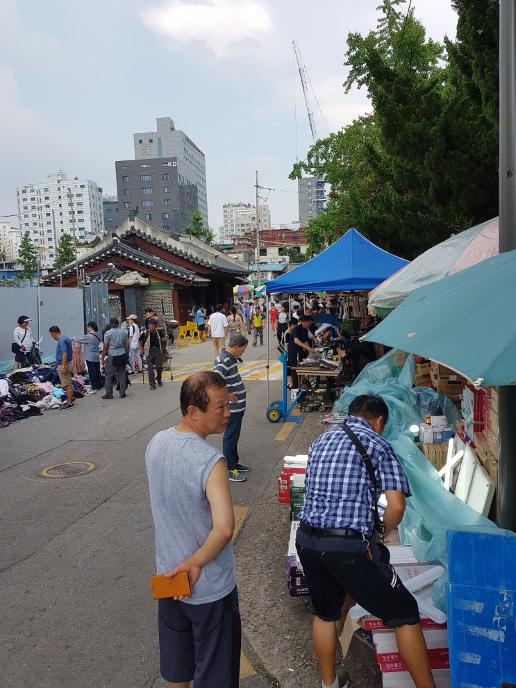  서울 동묘 구제시장 나들이 빈티지패션 거리 옷한벌에 천원