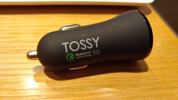 디자인 깔끔하고 충전빠른 토씨 (TOSSY ) 퀵차지 3.0 듀얼 차량용 USB 고속충전기 ( 시거잭 충전기 ) 사용기 / 리뷰