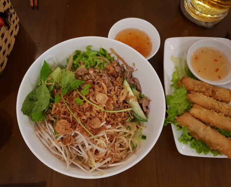  [다낭] 깨끗한 매장에서 먹는 맛있는 베트남 음식점 'Kenta'