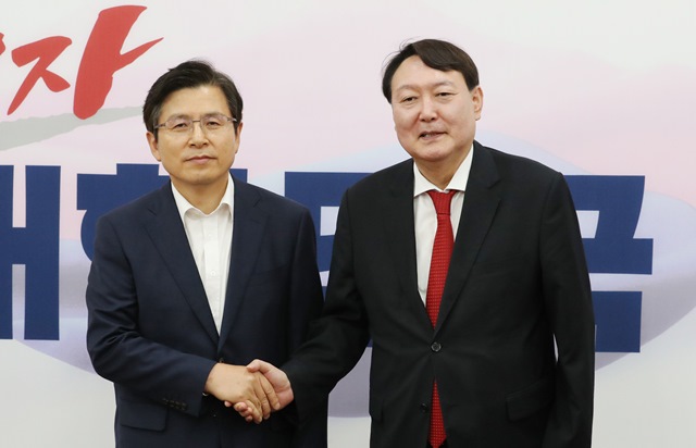  황교안, 윤석열 면전에서 검찰 인사 비판