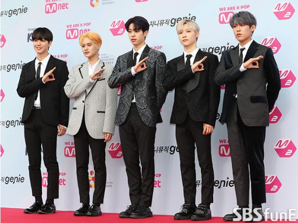  순천 맞춤정장 맞춤예복 루쏘소 순천점 / 2019 MGMA 지니 뮤직 어워드 AB6IX · 펜타곤과 함께한 루쏘소 턱시도