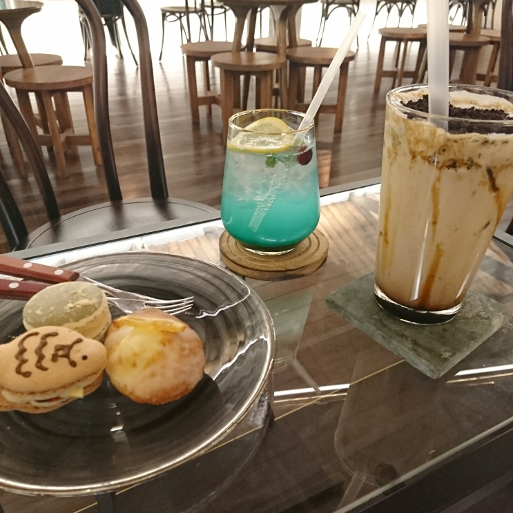  명동카페추천 명동에 분위기 좋고, 조용하고 예쁜데, 마카롱도 잘하는 카페가 있으면 믿어지십니까. (w.더 스팟 패뷸러스)