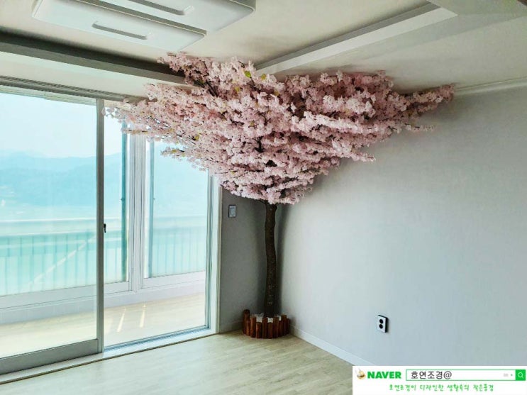  인조목인 나무조화로 거실을 산뜻하게 만들수 있어요~!