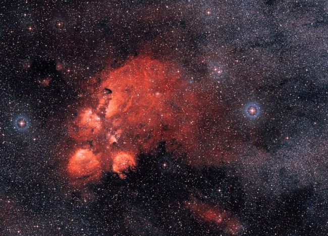  8월 8일 세계 고양이의 날을 맞아 NASA가 보여주는 NGC 6334         고양이 발 성운