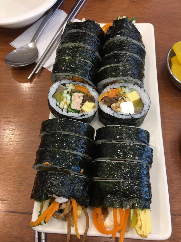  19.08.10 토요일 : 경복궁 모던김밥, 충무로 스타벅스, 대한극장-롱샷 관람:]