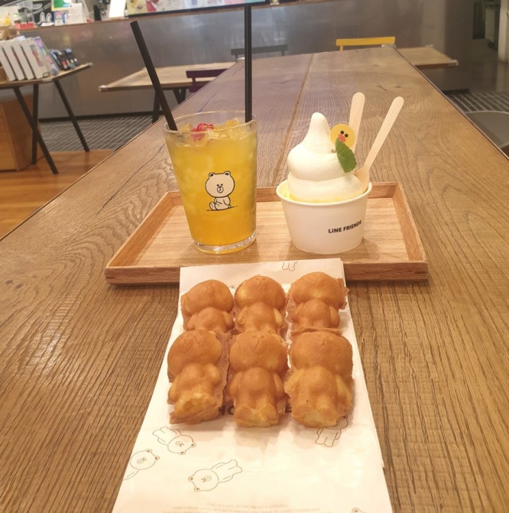 신사역 가로수길 카페 라인프렌즈스토어 라이언카페(LINE CAFE) 신사역 가로수길 카페 라인프렌즈스토어 라이언카페(LINE CAFE)