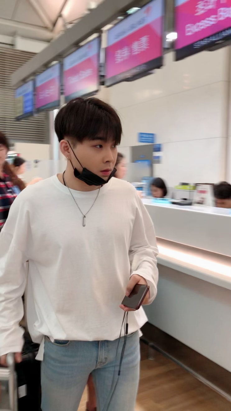  백청강 중국출국 공항에서...