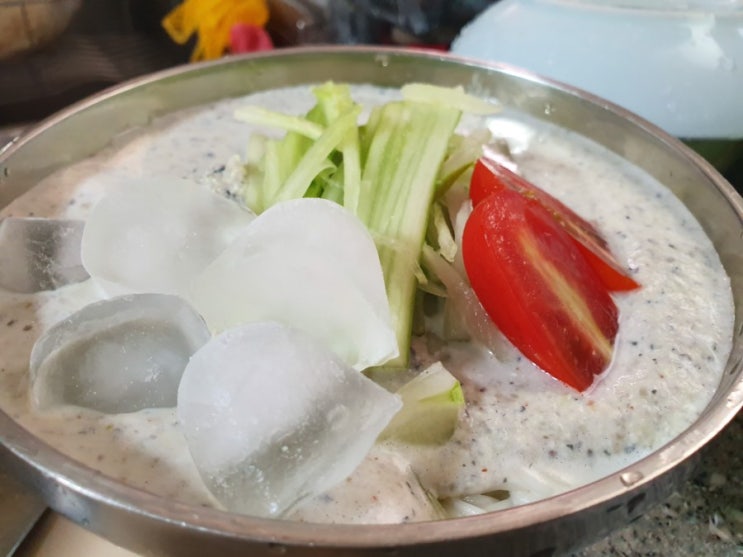  시원하고 담백한 콩국수로 여름나기