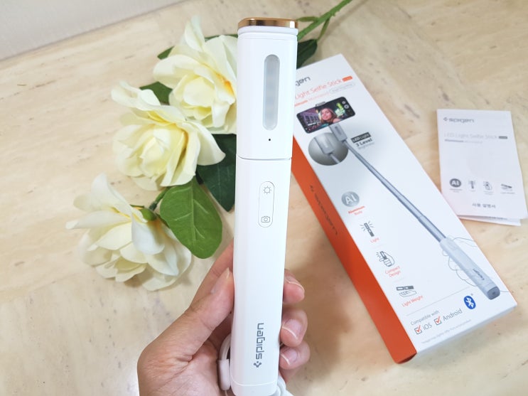  슈피겐 블루투스 조명 셀카봉 S550W 써봤어요 - 조명 켜서 예쁜 얼굴 더 예쁘게