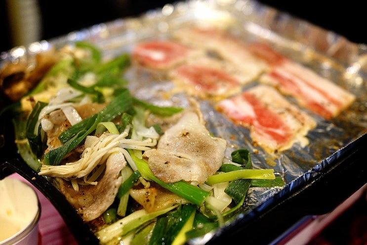  새절역 맛집 냉삼집 벌집껍데기와 냉동삼겹살이 예술