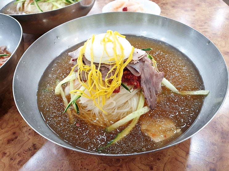 부산 밀면하면 춘하추동밀면 서면본점이 떠오릅니다