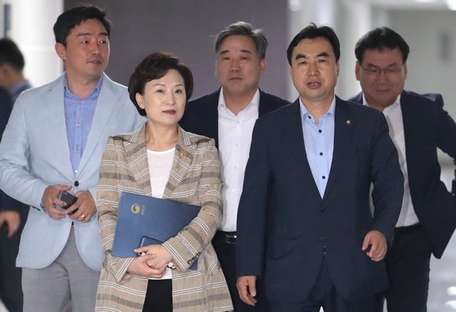  당정, 민간택지분양가 상한제 적용 요건 완화 공감