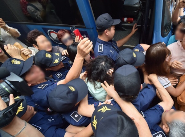  [고유정재판] 머리채 잡힌 고유정...새 변호사 "전 남편 변태성욕" 주장