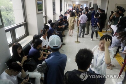  "고유정 재판하는 데가 어딥니까"…첫 정식재판 방청 열기 후끈
