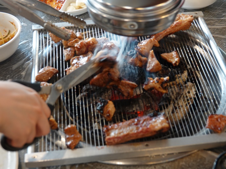  택지골수제생갈비 이열치열! 강릉 고깃집의 맛과 매력