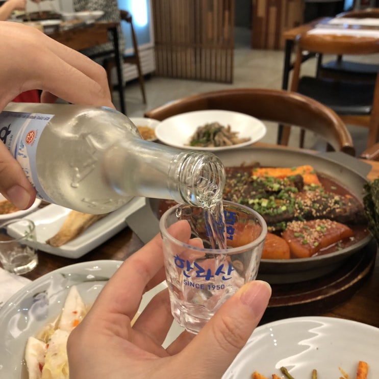  그래, 제주에서 뭐 먹어봤니?