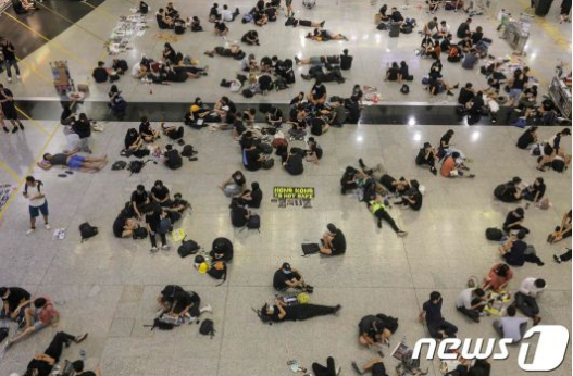  [시나쿨파]중국, 홍콩에 인민군 투입 못한다…왜?