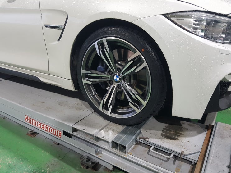  BMW F33 420D 고속도로 낙하물 사고
