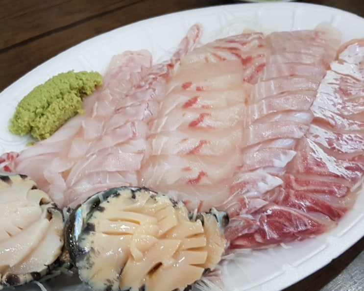  《가락농수산물종합도매시장》에서 회떠서 건물3층 《대성식당》에서 바로 먹는 맛~