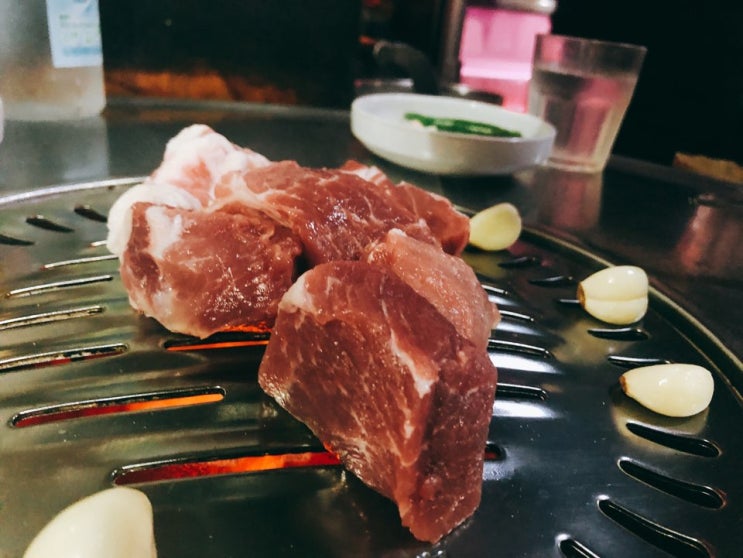 마포구 망원동 유명한 한강껍데기 돼지고기 맛있는 고기집
