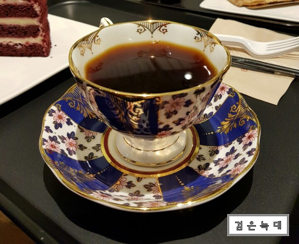  <동성로카페>쾌적하고 분위기 좋은 곳에서 맛있는 커피 한 잔 '고바슨 커피 동성로아비뇽점'