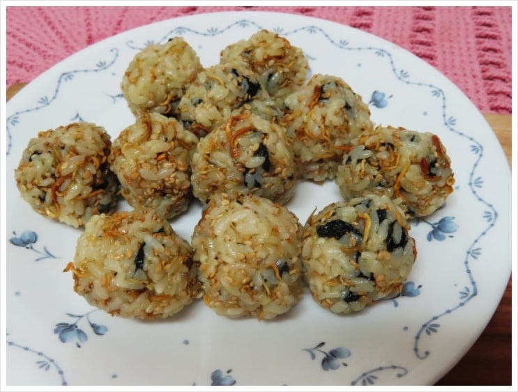  주먹밥 만드는 법 멸치 김가루 넣고 만들기