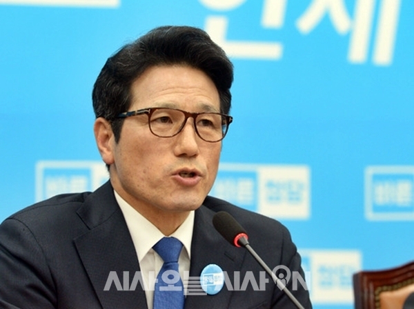  정병국 “문재인 대통령님, 당신의 최고 존엄은 누구입니까”