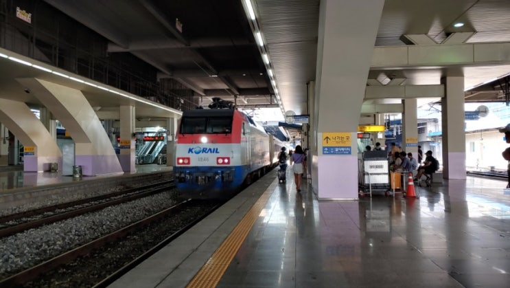 무궁화호 1209 부산행 NEL 8246호 견인