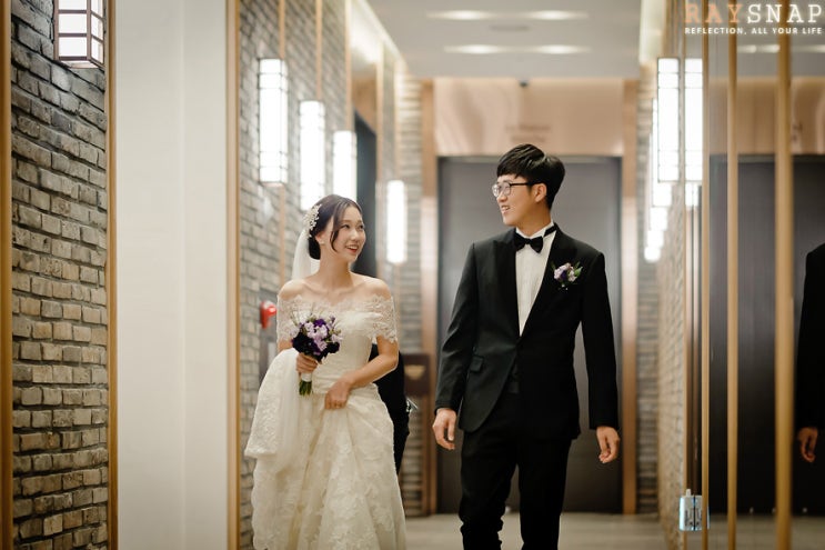  품격과 성스러운 대전 라도무스아트센터에서의 행복한 웨딩 그리고 웨딩본식스냅 - 레이스냅
