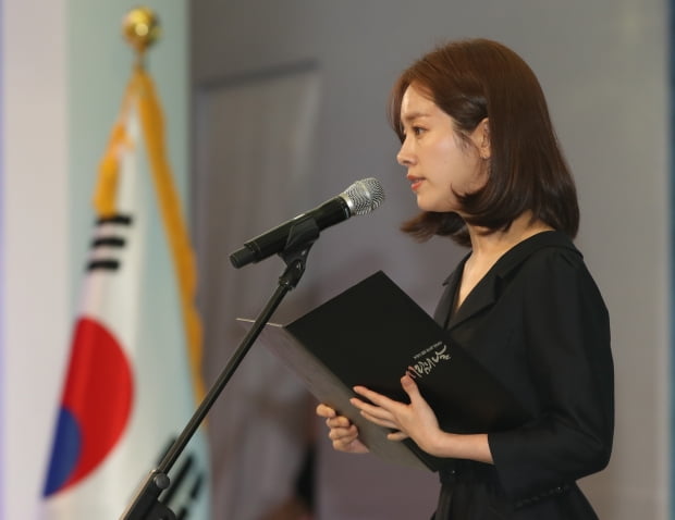  "끝까지 싸워다오" 한지민, 위안부 기림식 편지 읽다 '울컥'