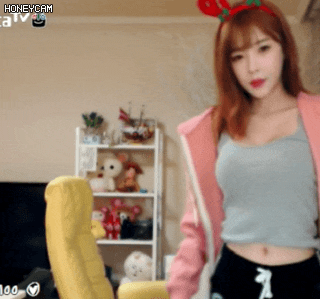  예쁜 여캠 bj 처자 방송중 속옷 정리 움짤