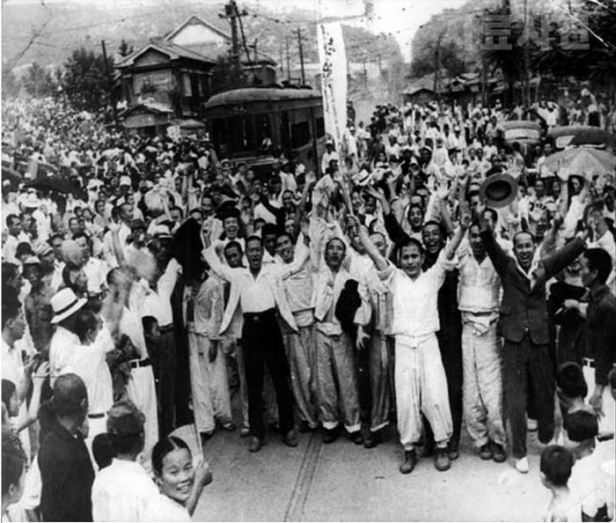  오늘은 광복 74주년 8.15광복절입니다. 대한민국 만세!