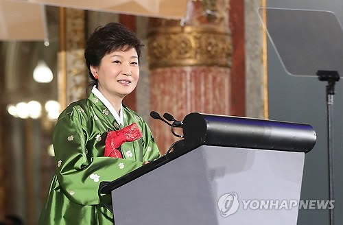 朴정부 마지막 민정수석이 회상한 박근혜 前 대통령..."재직기간 내내 구두 3켤레로 버티셨다고 해"
