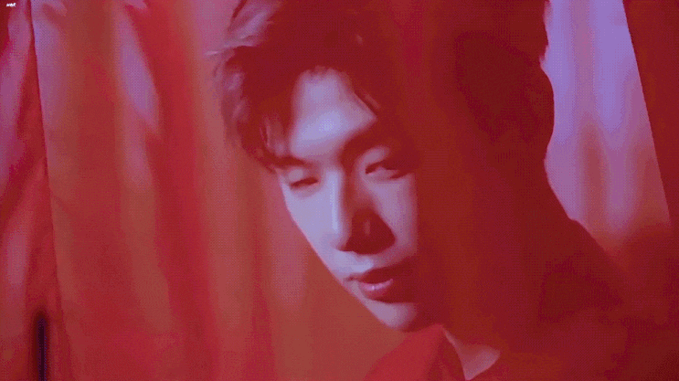  강다니엘 : KT 갤럭시노트10 5G 아우라 레드 광고, 벌써 250만뷰 "강다니엘 효과"