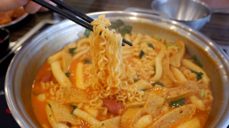  신림 떡볶이 뷔페 마뇨떡볶이에서 돈까스도 같이 무한리필~