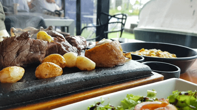  부산 명지 맛집 휴블랑에서 비오는 휴일 점심데이트 / 명지 맛집 휴블랑 육즙 불꽃놀이하는 스테이크로 기분전환