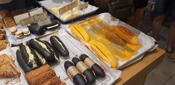  망포 하얀풍차 방문! 치즈바게트랑 화이트롤이 인기
