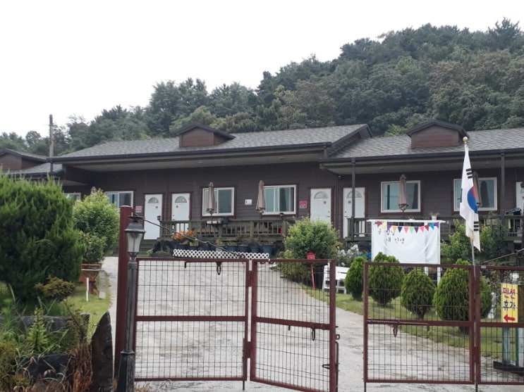  펜션휴가 광복절 태극기 게양하다