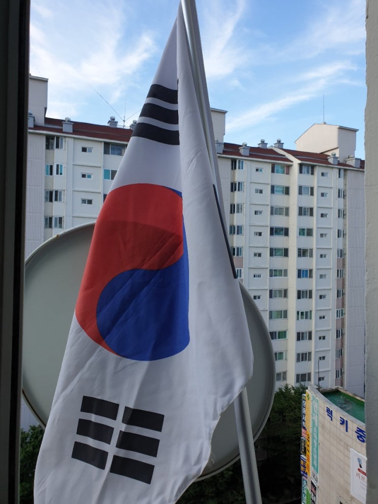  광복절 태극기 달기