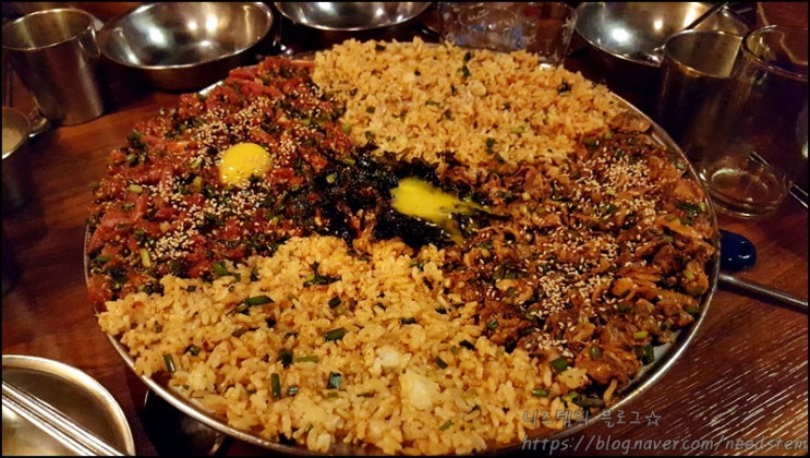  서면 단골손님 육회꼬막비빔밥의 조합